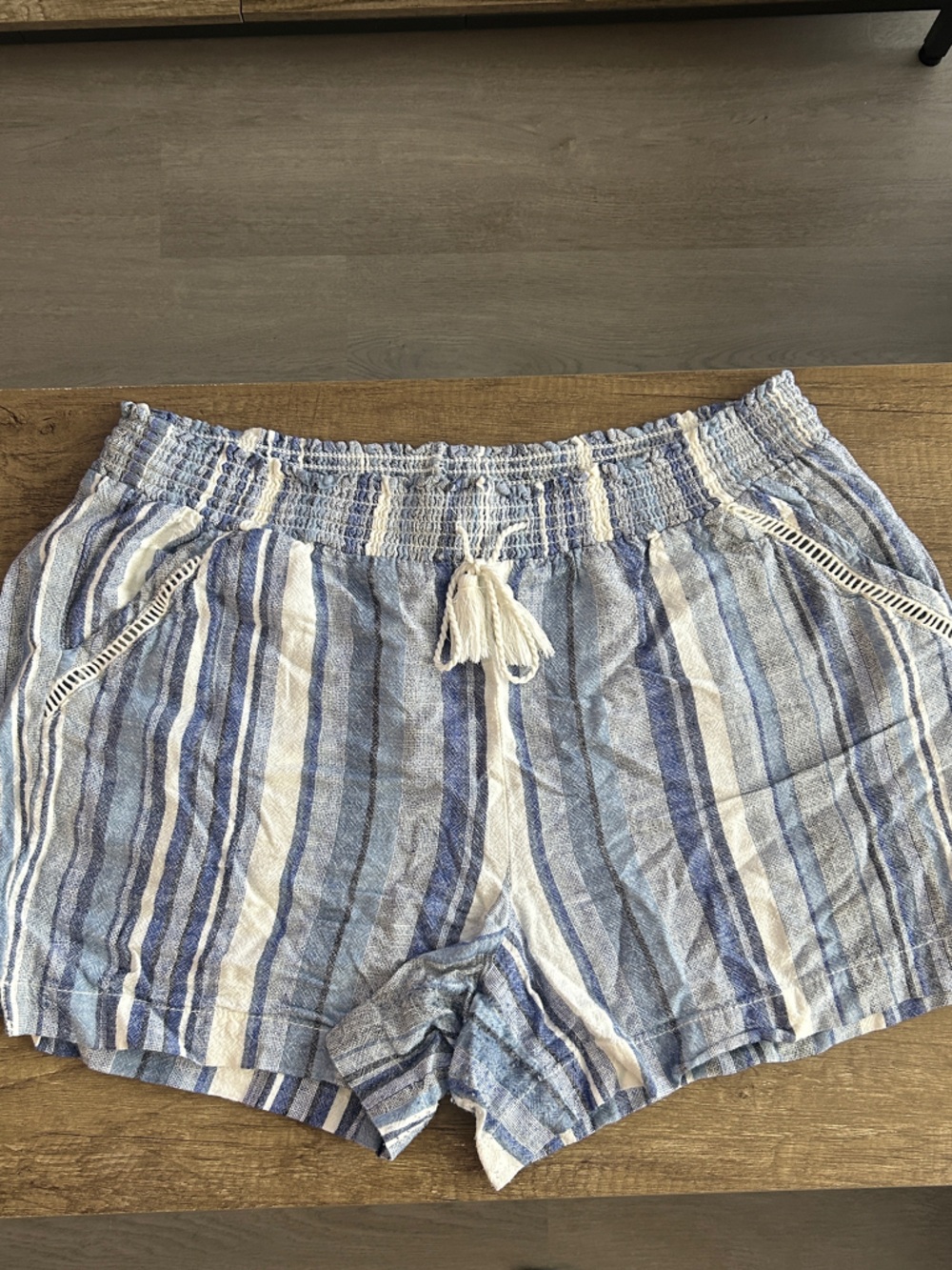 Briggs Shorts Womens L Blue Striped Linen Blend Elastic Drawstring Waist Pockets